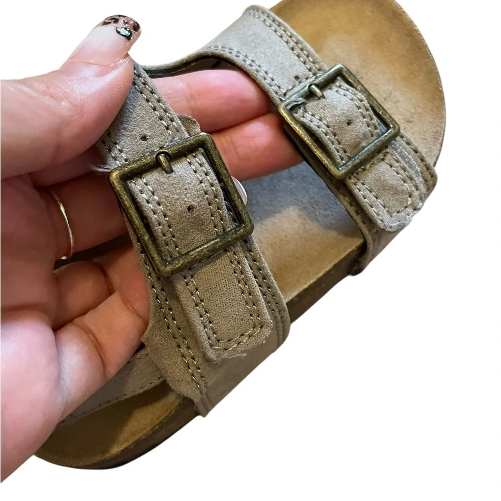 OSHKOSH B’GOSH Bruno Triple Strap Casual Sandal Unisex Toddler Size 9